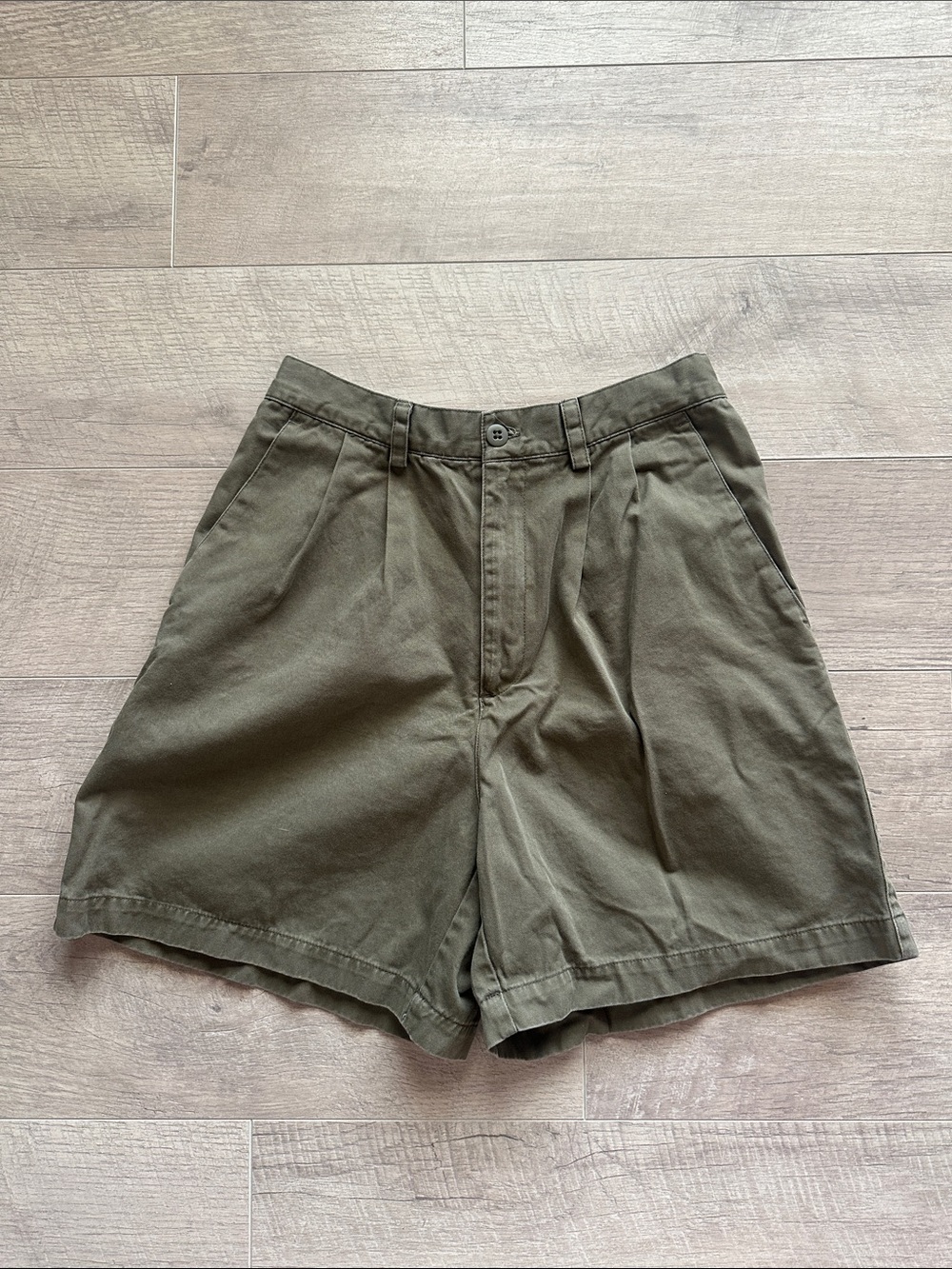 Gap Classic Pleated Olive Green Chino Shorts